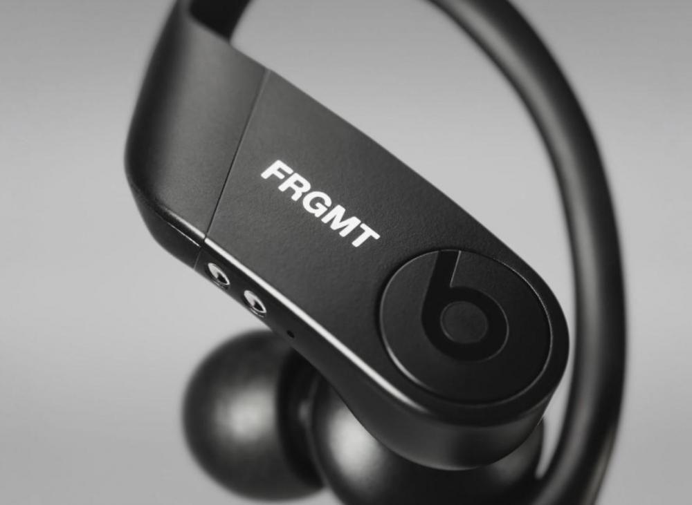1888 元，iPhone Powerbeats Pro 特别版手机耳机发布：经典单色设计方案，可与 iPhone 一键连接