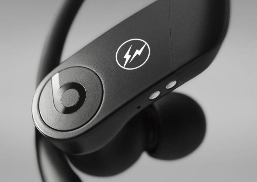 1888 元，iPhone Powerbeats Pro 特别版手机耳机发布：经典单色设计方案，可与 iPhone 一键连接