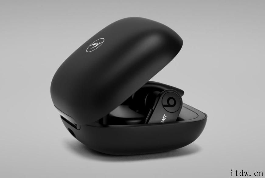 1888 元，iPhone Powerbeats Pro 特别版手机耳机发布：经典单色设计方案，可与 iPhone 一键连接