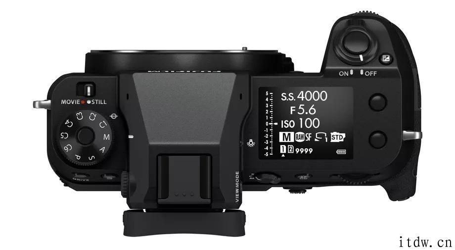 富士 GFX 100s 公布，机身 36800 元，重 900 克，内置 5 轴 6 档机身防抖