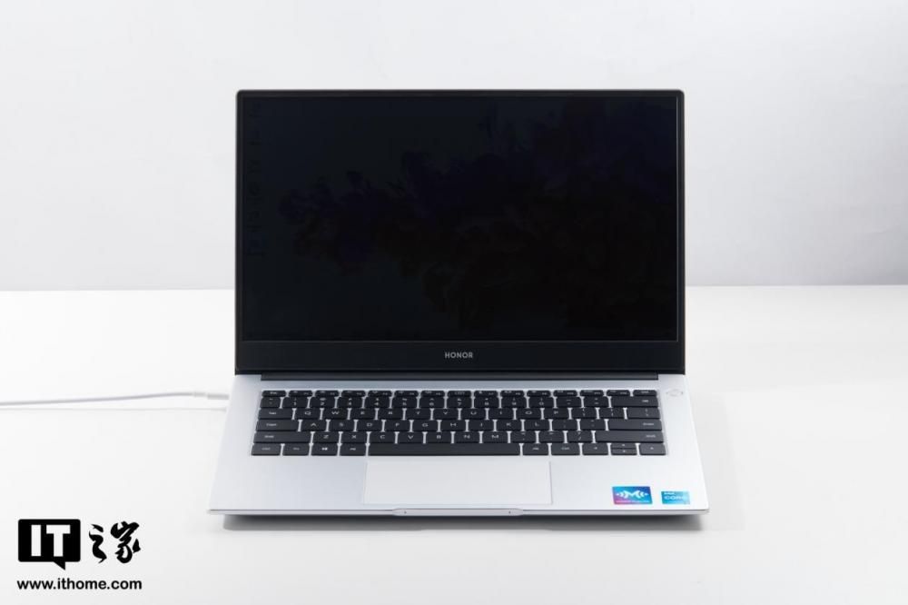 【IT之家评测室】荣誉 MagicBook 14 2021 款感受：性能平衡，智慧交互的中端本