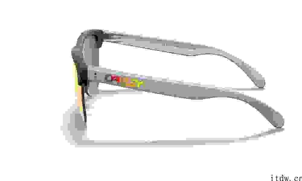 乌龟海岸与 Oakley 合作推出电竞眼镜、太阳镜
