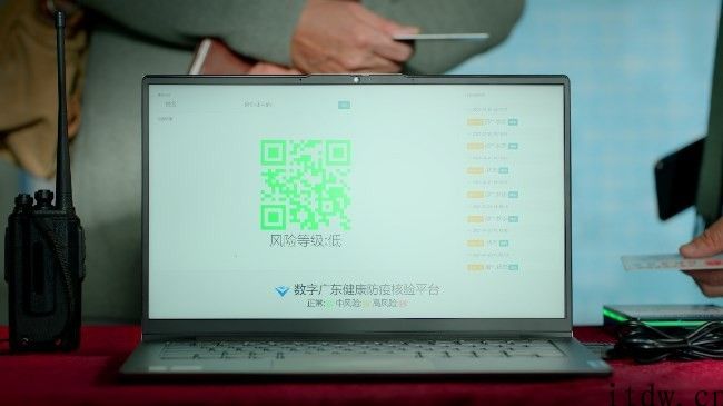 老人没手机也能查身心健康码，全国各地方法盘点
