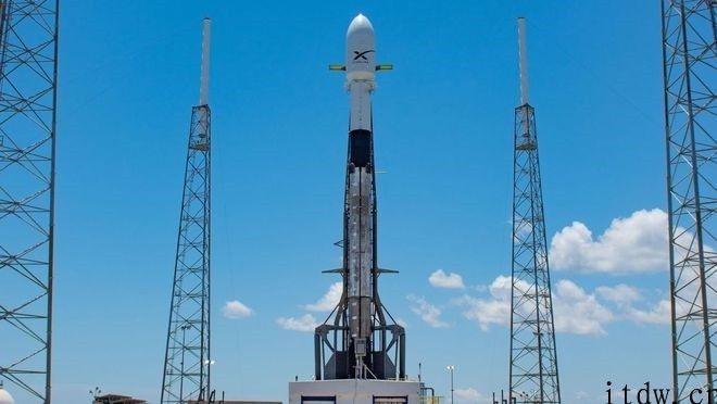 助推器回收失败，SpaceX 星链卫星发射最少推迟 1-2 周