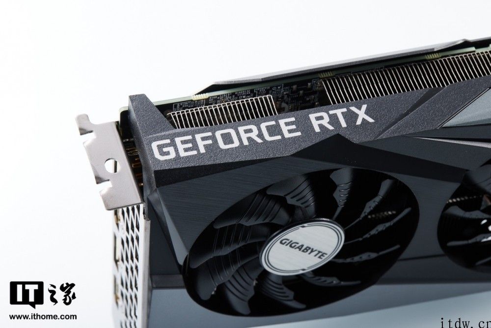 【IT之家开箱】技嘉主板 GeForce RTX 3060 GAMING OC 12G 图赏