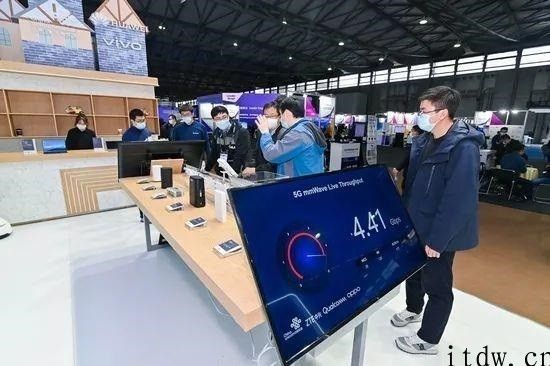 5G 毫米波进到商用冲刺环节：速率更快、时延更低、容积更高