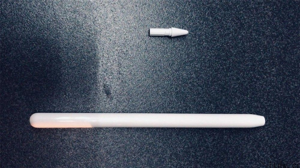 苹果第三代 Apple Pencil 曝光：亮白色，笔尖再次设计