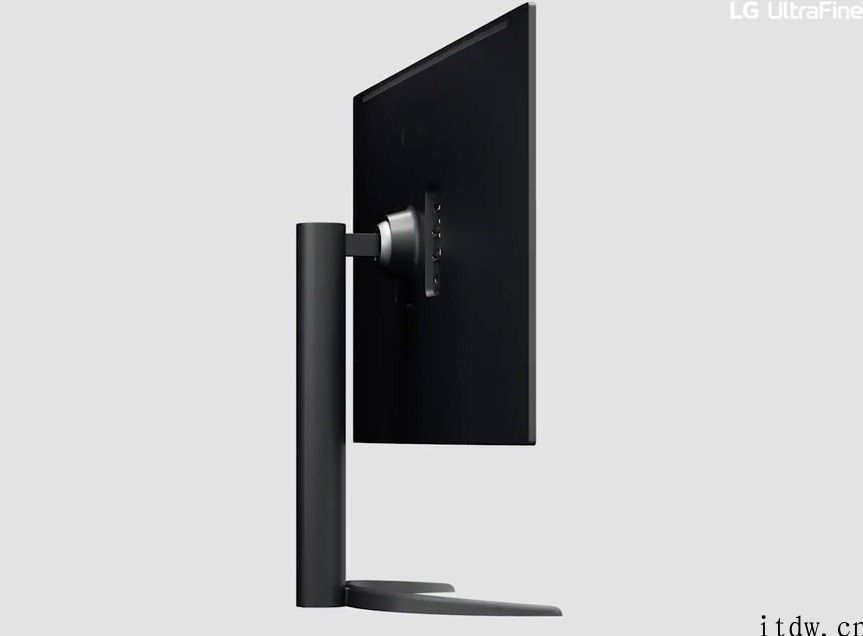 LG 32 英寸 OLED 显示器价格公布：约 30000 元