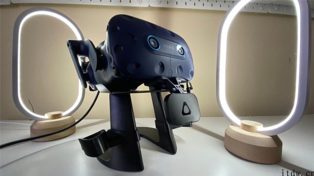 HTC 有望公布适用于 Vive VR 头显的唇部追踪器，实拍图已曝光