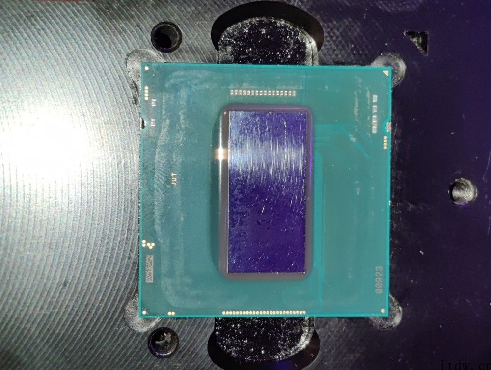 英特尔 i7-11700K 被开盖：核心面积极大