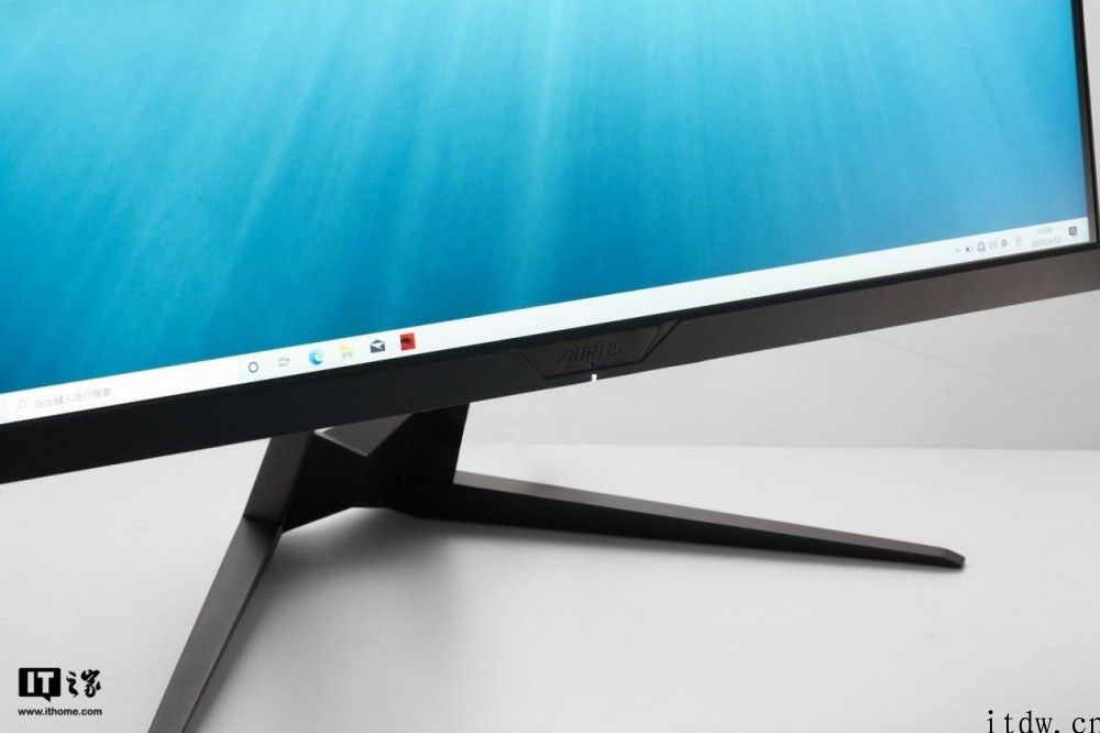 【IT之家评测室】技嘉主板 AORUS FI25F 显示屏感受： 240Hz 小钢炮，电竞游戏玩家的镇场重器