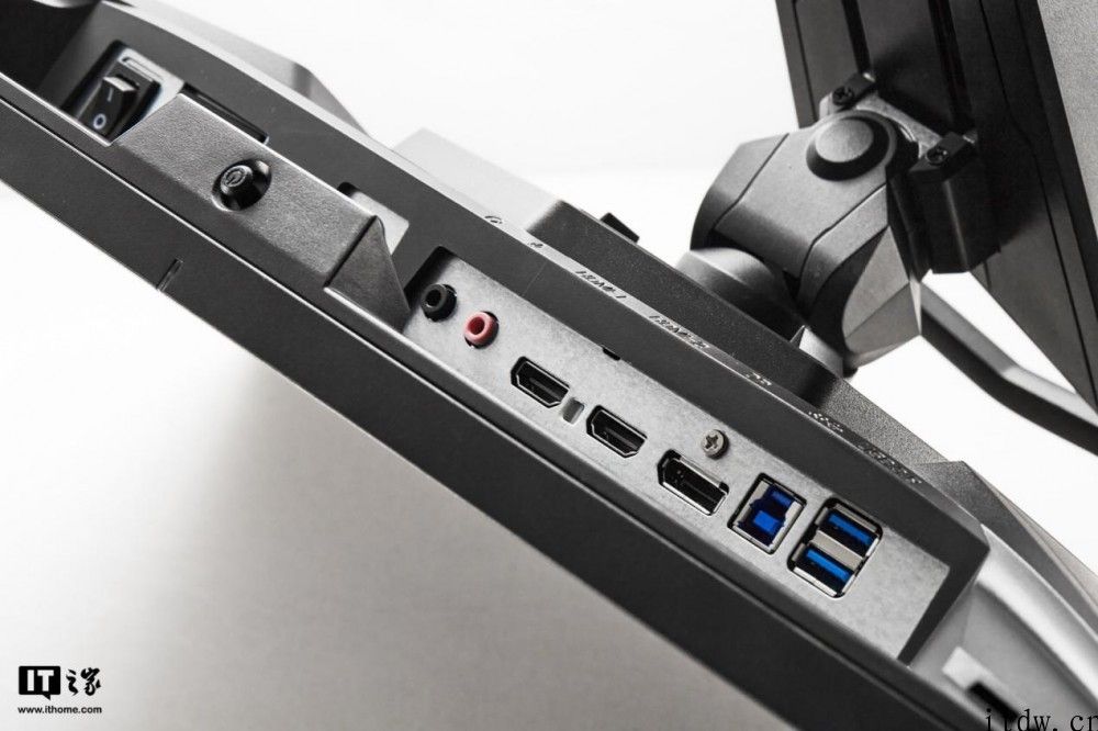 【IT之家评测室】技嘉主板 AORUS FI25F 显示屏感受： 240Hz 小钢炮，电竞游戏玩家的镇场重器