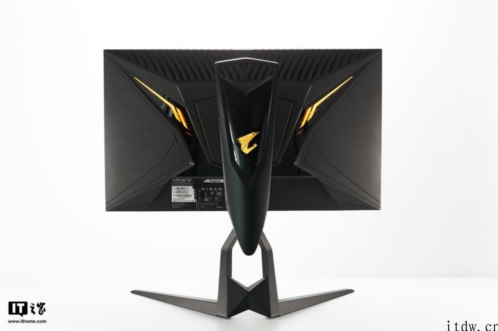【IT之家评测室】技嘉主板 AORUS FI25F 显示屏感受： 240Hz 小钢炮，电竞游戏玩家的镇场重器