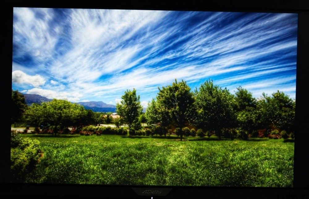 【IT之家评测室】技嘉主板 AORUS FI25F 显示屏感受： 240Hz 小钢炮，电竞游戏玩家的镇场重器