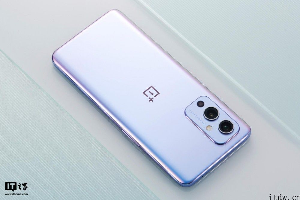 【IT之家开箱】一加 9/Pro 图赏：双层 AG 加工工艺，漫反射渐变纹理