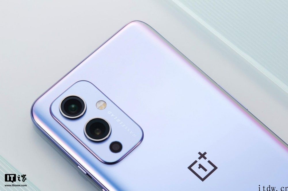 【IT之家开箱】一加 9/Pro 图赏：双层 AG 加工工艺，漫反射渐变纹理