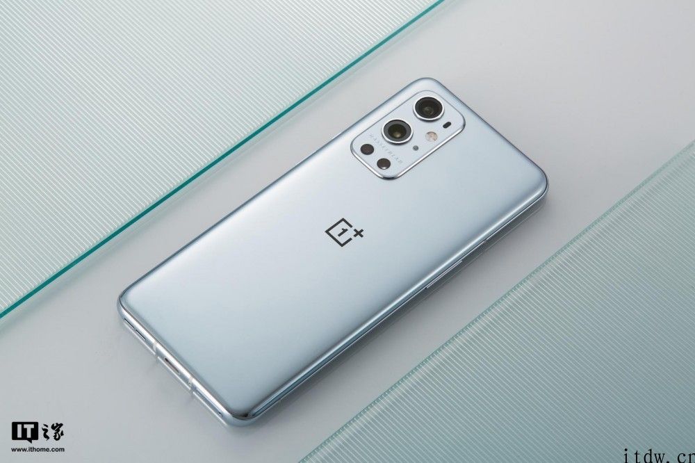 【IT之家开箱】一加 9/Pro 图赏：双层 AG 加工工艺，漫反射渐变纹理