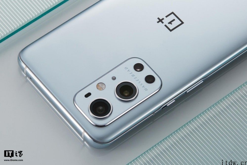 【IT之家开箱】一加 9/Pro 图赏：双层 AG 加工工艺，漫反射渐变纹理