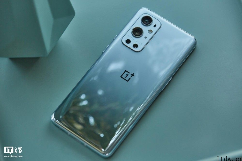 【IT之家开箱】一加 9/Pro 图赏：双层 AG 加工工艺，漫反射渐变纹理