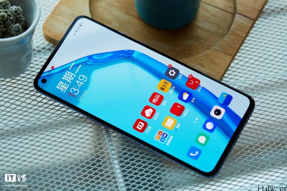 【IT之家开箱】一加 9/Pro 图赏：双层 AG 加工工艺，漫反射渐变纹理