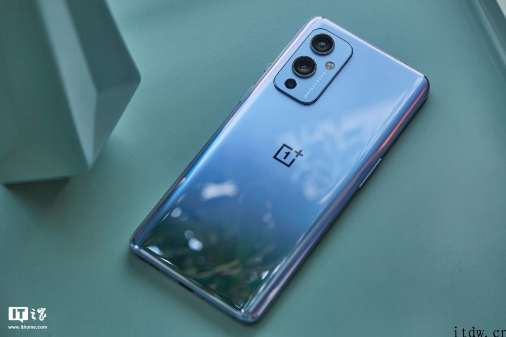 【IT之家开箱】一加 9/Pro 图赏：双层 AG 加工工艺，漫反射渐变纹理