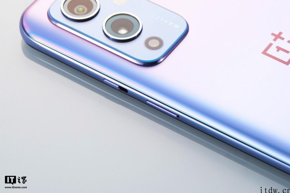 【IT之家开箱】一加 9/Pro 图赏：双层 AG 加工工艺，漫反射渐变纹理