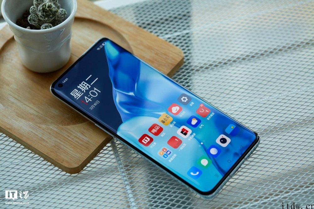 【IT之家开箱】一加 9/Pro 图赏：双层 AG 加工工艺，漫反射渐变纹理