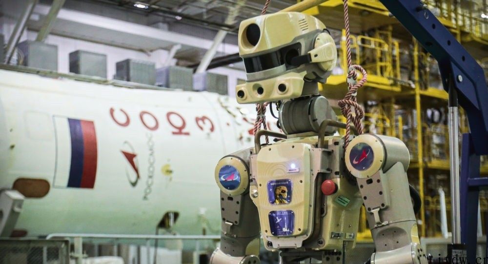 俄航天集团公布研制太空行走人形机器人 Teledroid