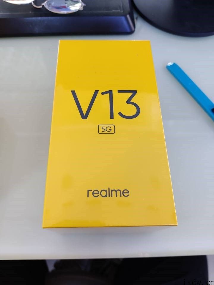 realme V13 曝光：搭载天玑 700 芯片，5000mAh 充电电池