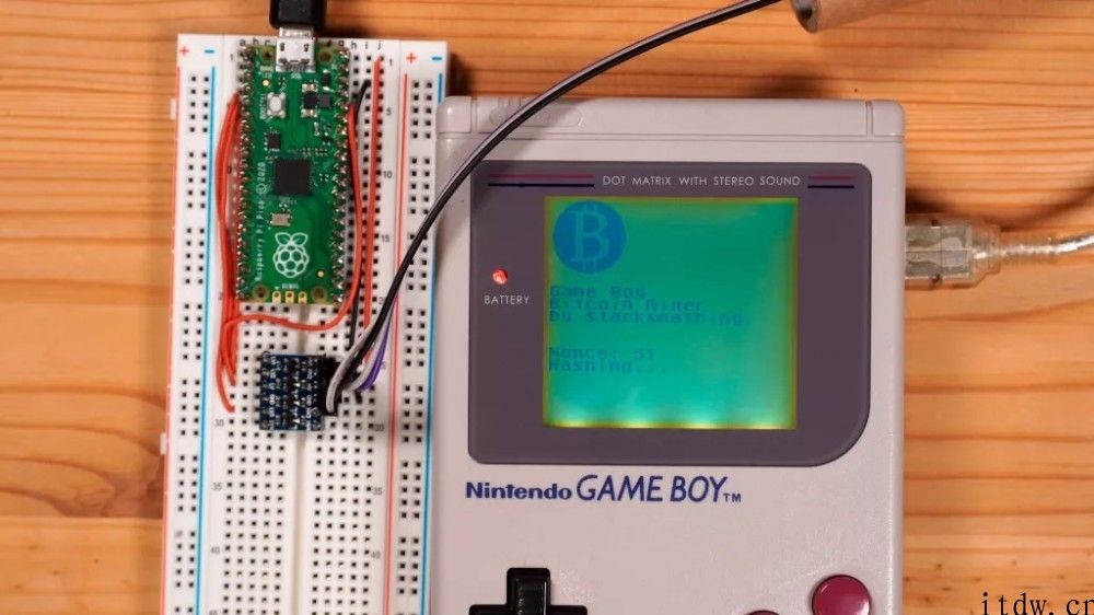 任天堂 Game Boy 掌机魔改，取得成功完成比特币挖矿