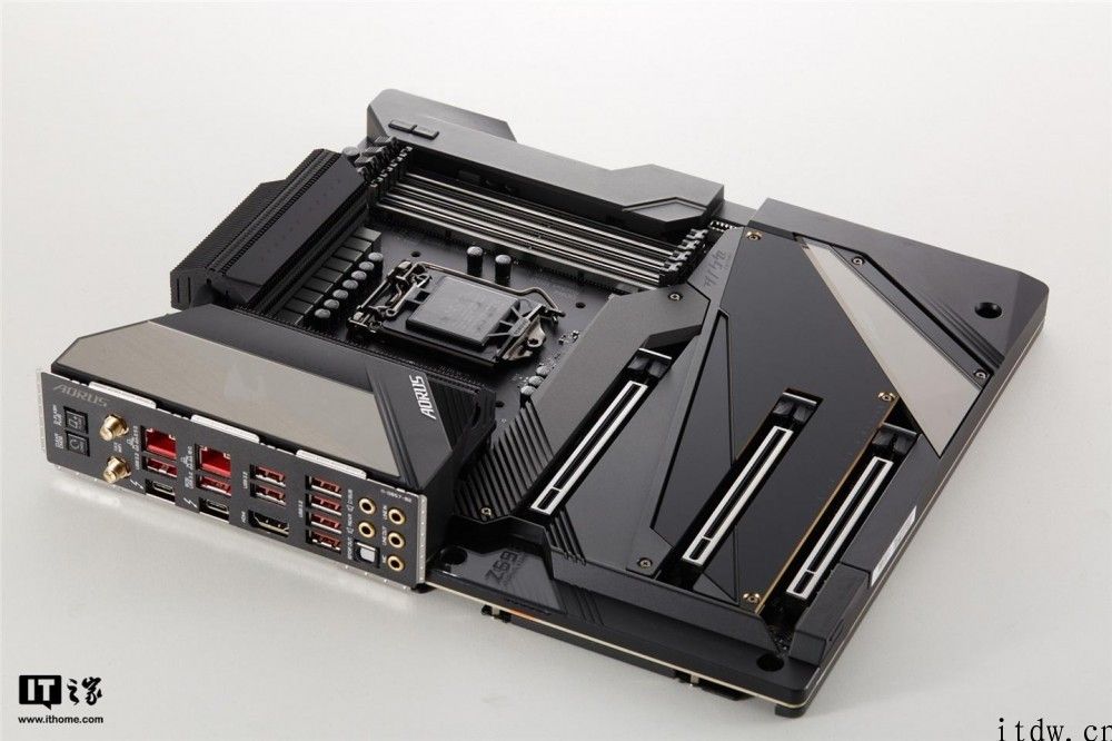 【IT之家开箱】技嘉主板推出 Z590 AORUS XTREME 主板，售价 8888 元