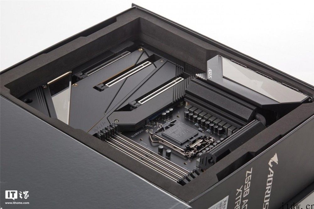 【IT之家开箱】技嘉主板推出 Z590 AORUS XTREME 主板，售价 8888 元