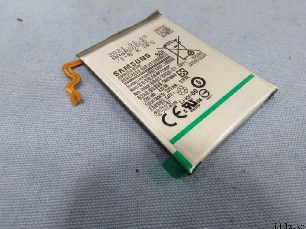 三星2款充电电池根据验证：2370mAh 与 903mAh，有望用于新款折叠屏手机