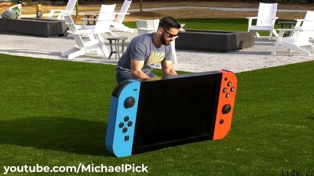 美国工程师打造世界较大  Switch：长 1.77 米，可一切正常玩游戏