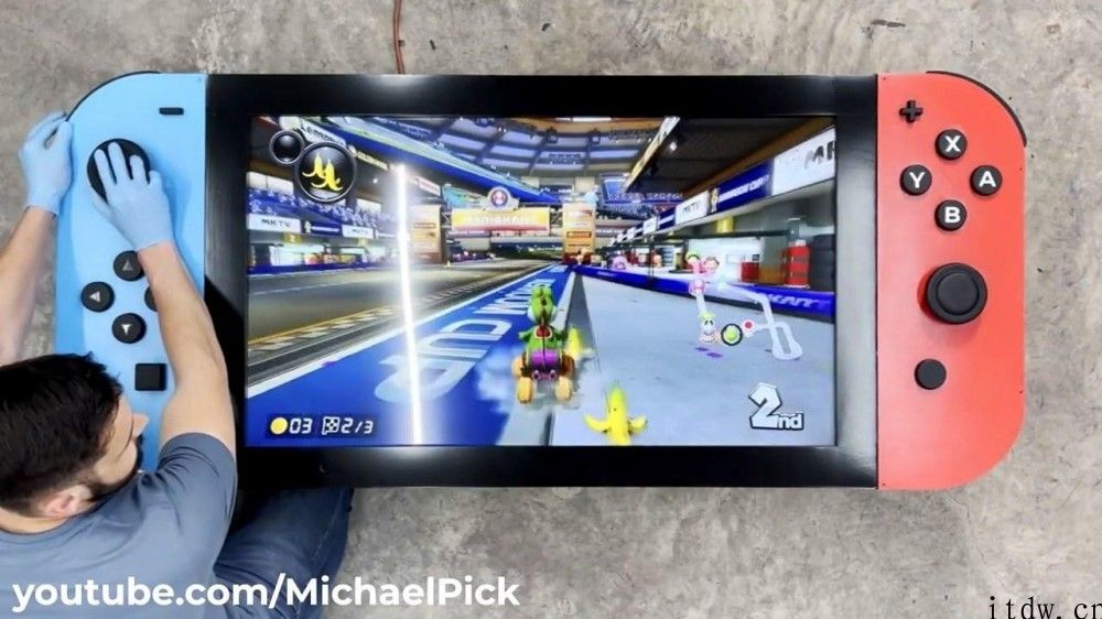 美国工程师打造世界较大  Switch：长 1.77 米，可一切正常玩游戏
