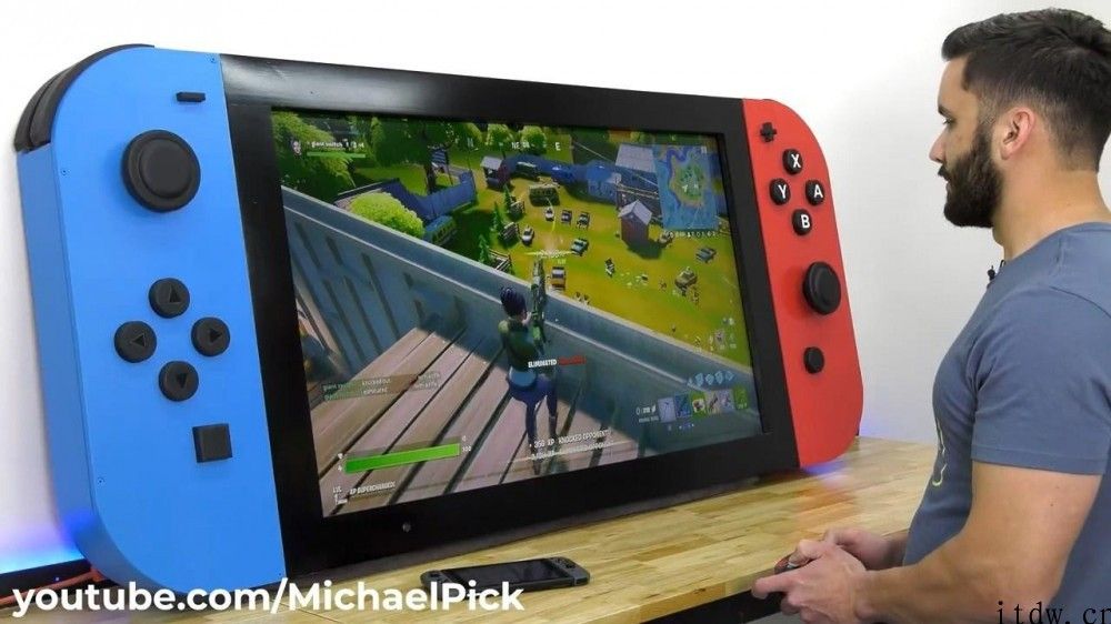 美国工程师打造世界较大  Switch：长 1.77 米，可一切正常玩游戏