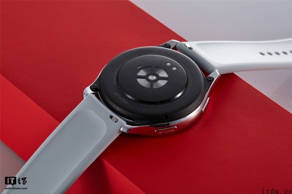 一加智能手表 OnePlus Watch 详解：屏幕刷新率 50Hz，有望适用息屏显示作用