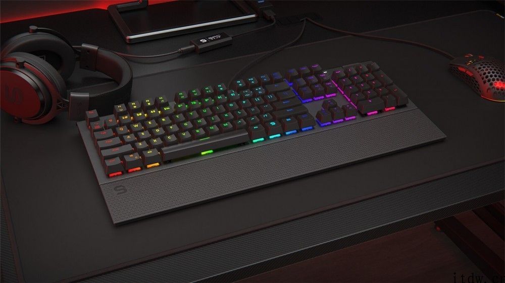 SPC Gear 发布 GK650K 机械键盘：配凯华轴，键线分离设计
