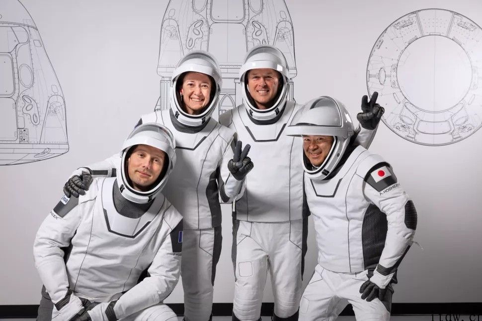 SpaceX 开展猎鹰 9 号火箭静态点火试验，提前准备 4 月 22 日载人航天发射