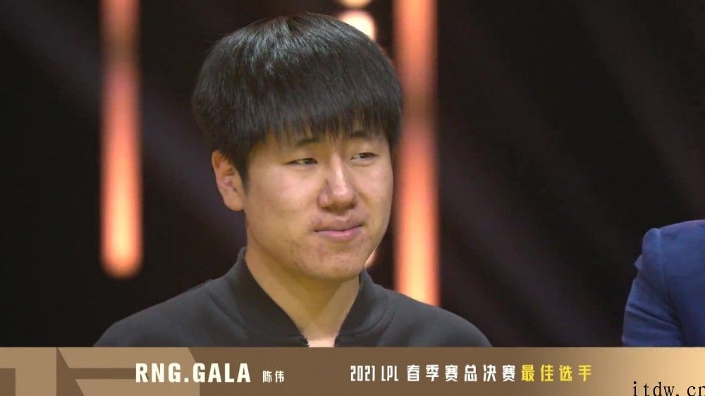 三年之期已到，御剑归来之时，《英雄联盟》春决落幕：RNG 最后捧起银龙杯