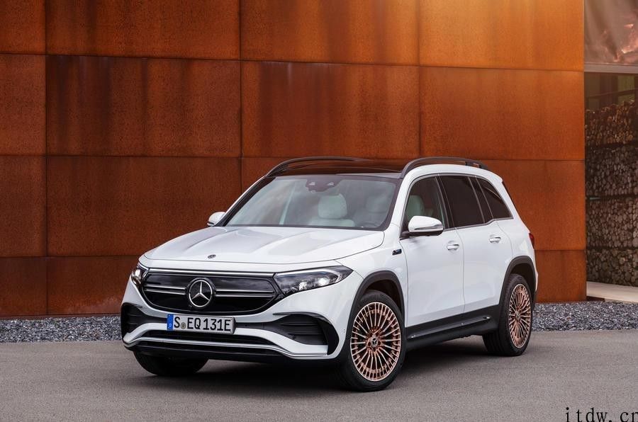 奔驰 EQA/EQB 纯电 SUV 宣布发布：搭载高德地图，续航超 500 千米