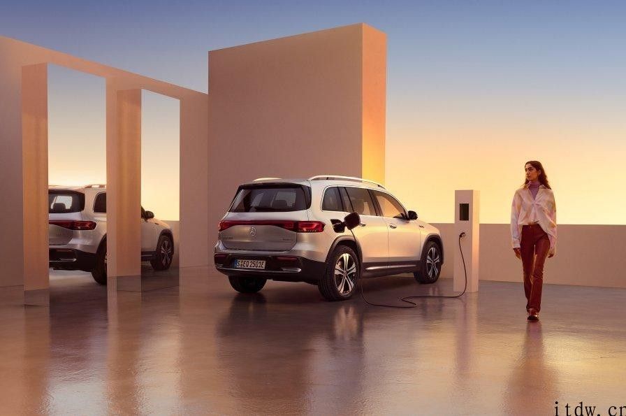 奔驰 EQA/EQB 纯电 SUV 宣布发布：搭载高德地图，续航超 500 千米