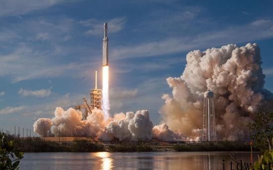 SpaceX 与 NASA 独家合同书引发引内人士质疑，蓝色起源称已经掌握情况