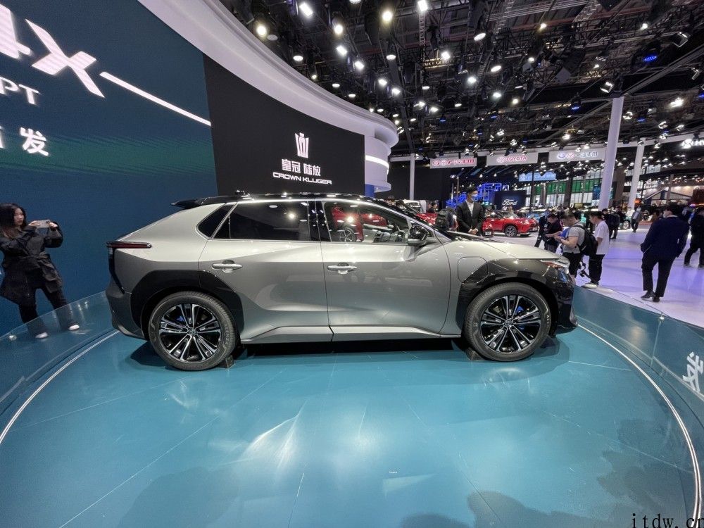 丰田汽车纯电动概念车 TOYOTA bZ4X CONCEPT 发布，将推与比亚迪汽车联合开发中国专属车系