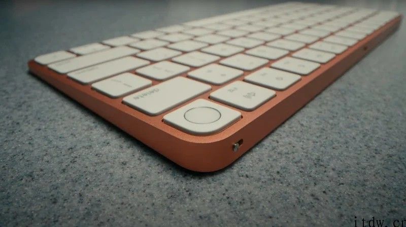 带 Touch ID 的苹果妙控键盘与全部 M1 Mac 兼容，但现阶段只与 iMac 一起销售