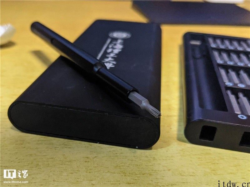 手把手带你给 Xbox One 手柄更换摇杆帽