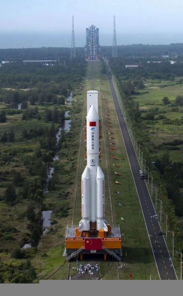 搭载太空站“天和”关键舱，长征五号 B 遥二运载火箭发送升空
