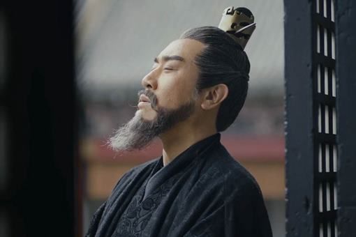 曹彰口中的“临难不顾”,意为遇到危难也绝不退缩,形容没有私心