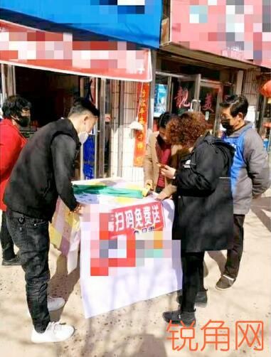 用手机怎么挣钱？地推扫码，一部手机一年赚两套房