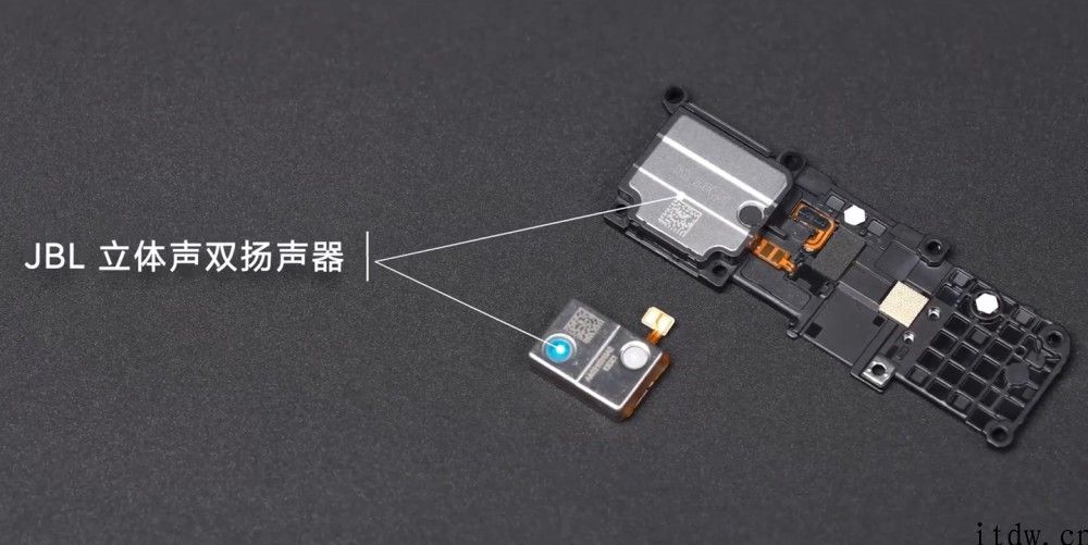 Redmi K40 游戏增强版拆卸：六方碳化硼散热，肩键构造亮相